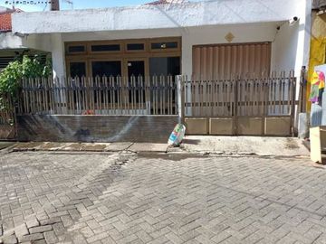 Rumah Gembong (depan Pasar Kapasan) SHM IMB lengkap