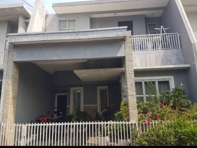 Rumah minimalis 2 lantai di Pagesangan Surabaya