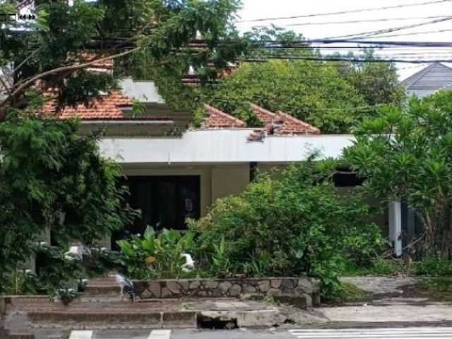 Rumah di ambengan ex resto Hadap Selatan