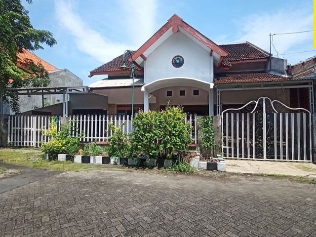 Dijual & Disewakan Rumah SHM Dengan 4 Kamar Tidur Di Rungkut Harapan, Surabaya