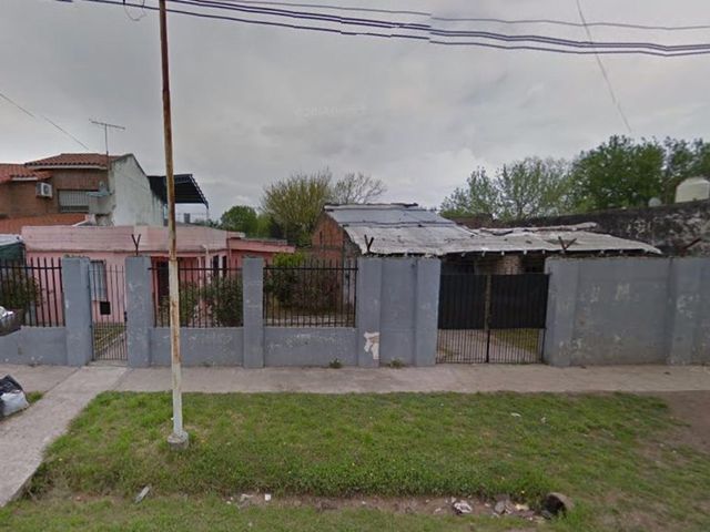 Casa a refaccionar sobre amplio terreno