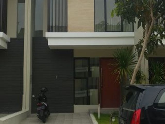 Rumah disewakan Northwest Lake Surabaya
