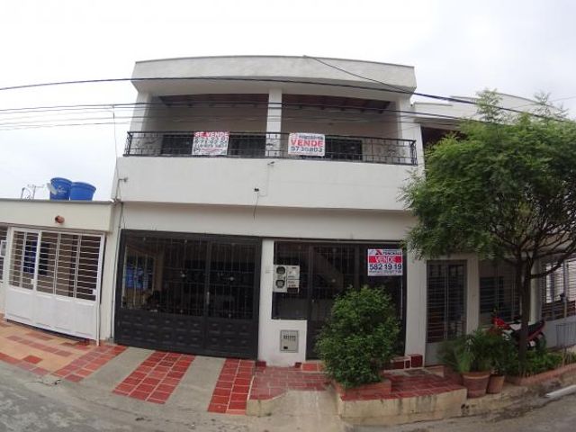 casa en venta en garcia herreros. Cod V16054