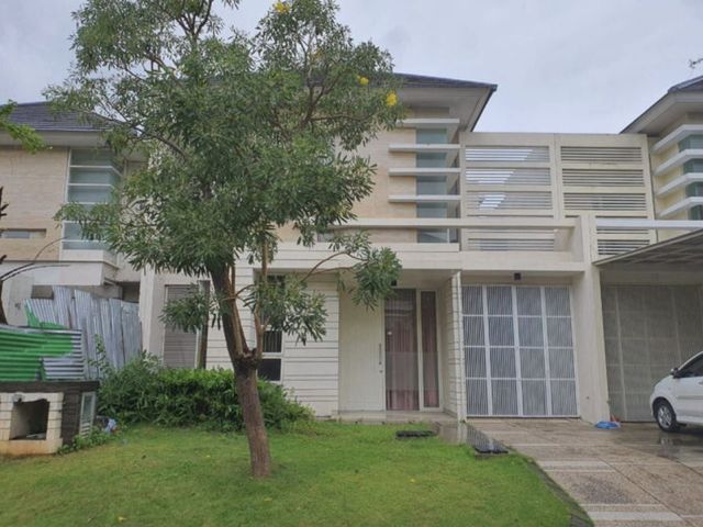 Rumah new elegan furnish di Malibu longbeach pakuwon city sby