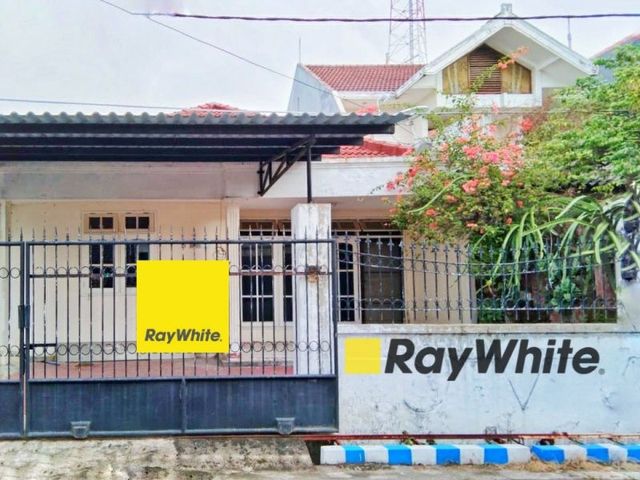 DiJual Rumah di Simpang Darmo Permai Selatan