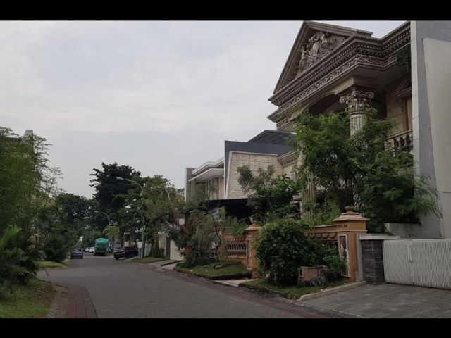 Rumah mewah Classic di San Antonio pakuwon city Surabaya