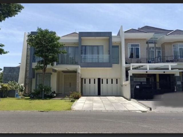 Rumah premium di Boulevard di Palm Beach Pakuwon City