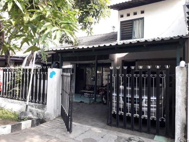 Rumah Dharmahusada Indah Hadap Utara, Strategis