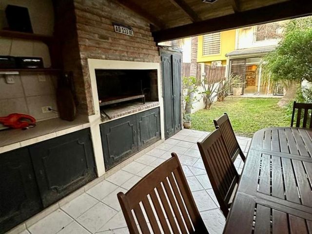 Tríplex con jardín en venta.