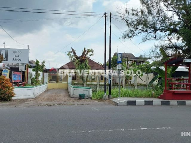 Rumah / Ruang Usaha Strategis Tipes Solo