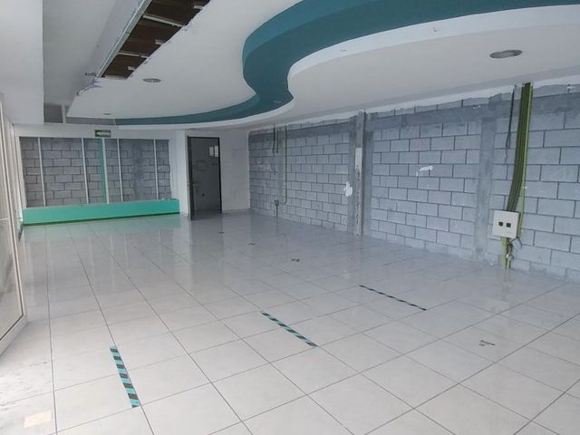LOCAL COMERCIAL BLVD. BERNARDO QUINTANA FRENTE A STAR MEDICA