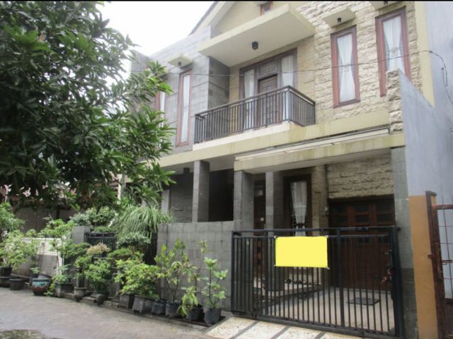 Rumah elegan di jambangan indah surabaya