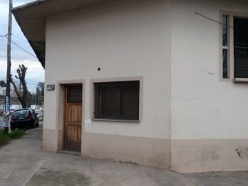 Ph fte 2 1/2 ambientes, dormitorio, cocina-comedor, baño, lavadero