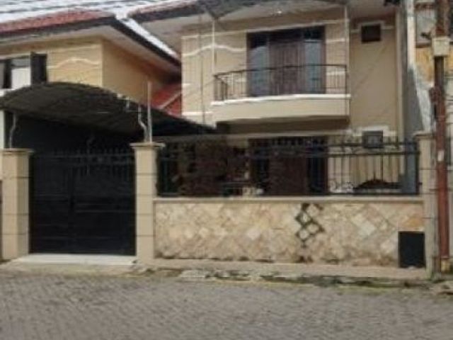 Rumah di Lebak Indah Regency, Hadap timur