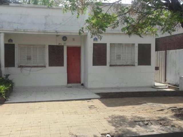 CASA A REFACCIONAR DE TRES AMBIENTES