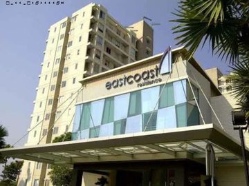Apartemen East Coast Pakuwon City Tower Shapire, Semi Furnished