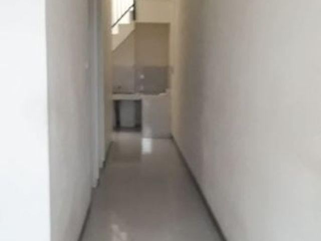 Disewakan Rumah 1,5 Lantai Strategis Lokasi di Jl. Ploso Timur, Surabaya