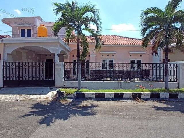 Disewakan Rumah Bangunan 1,5 Lantai Di Nginden Intan Barat, Surabaya
