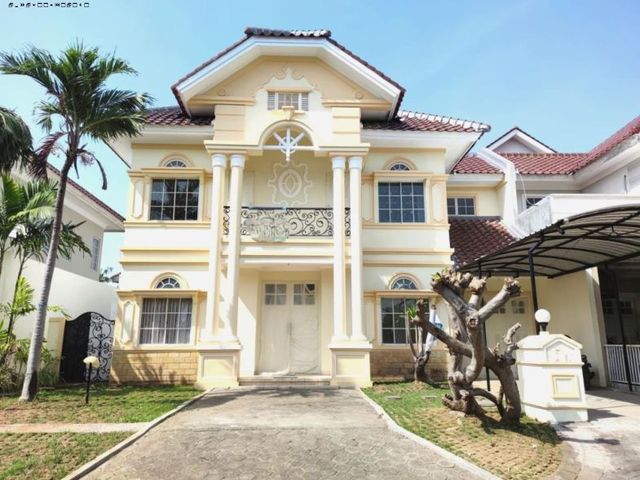 Rumah Virginia Regency Pakuwon City, Siap Huni, Baru Renovasi