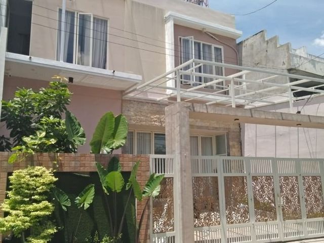 Rumah 2 Lantai Mojoklanggru Ciamik Ada Kolam Renang