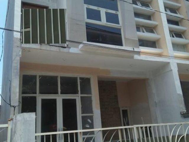 Dijual Cepat Rumah SHM Lokasi Di Jl. Gresikan , Surabaya