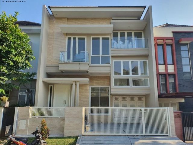 Rumah San Diego Pakuwon City NEW MINIMALIS SIAP HUNI carport 2