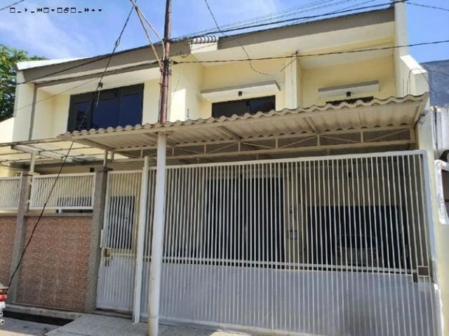Rumah Leo, STRATEGIS, ROW 3 MOBIL
