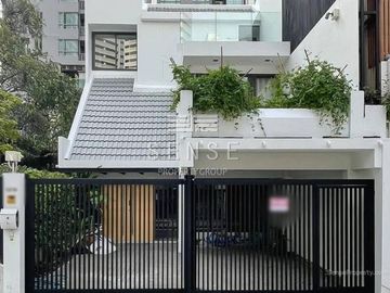 renovated 3 plus 1 townhouse for rent in sukhumvit