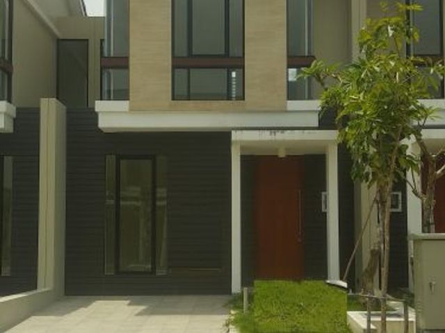 Rumah disewakan Northwest Lake Surabaya