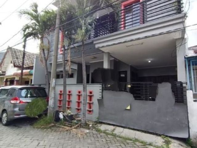 Rumah ploso timur Bangunan 2.5 lantai