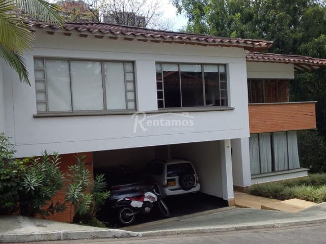 casa en venta en poblado. Cod V5020