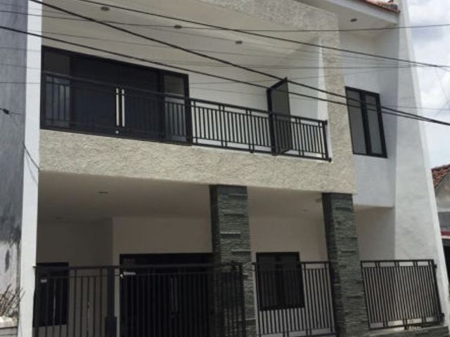 Rumah istimewa di rungkut mapan barat surabaya