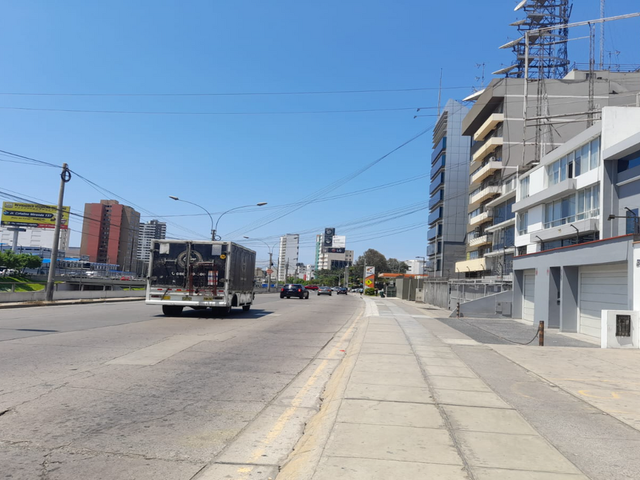 VENDO CASA COMO TERRENO, SAN ISIDRO - COMERCIO METROPOLITANO