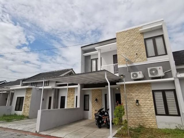 Rumah Cantik Asri 2 Lantai Strategis Dekat Pasar Pleret, Bantul