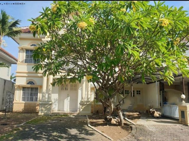Rumah Pakuwon City Virginia Regency, Strategis, Furnish Bagus