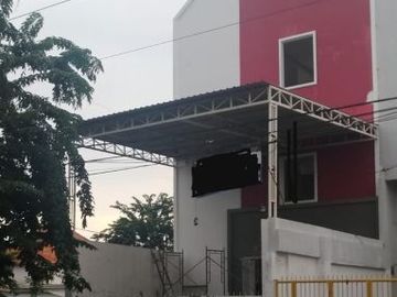 Dijual Rumah 3 lantai di Raya Simokerto, Surabaya