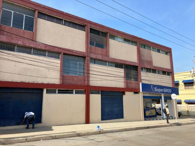 edificio en arriendo/venta en centro. Cod A693