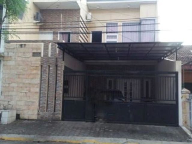 rumah di Barata Jaya Hadap Timur