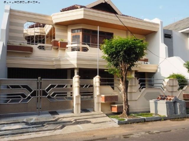 Rumah Mewah Manyar Kertoarjo, Strategis