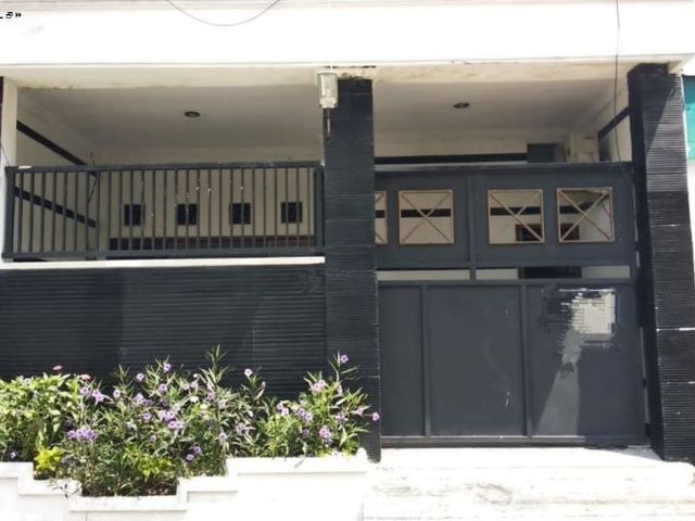 Rumah di Petemon , Strategis, Row jalan 2,5 mobil