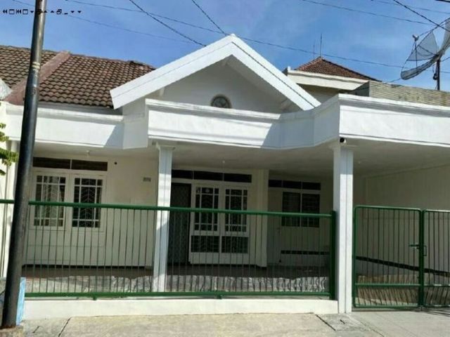 Rumah Rungkut Mapan Timur hadap utara, Strategis
