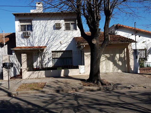 EXCELENTE PROPIEDAD CON PISCINA