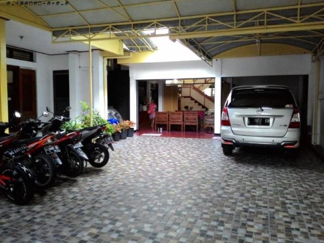 Rumah Model Belanda Di Jalan Sumbawa, SANGAT STRATEGIS