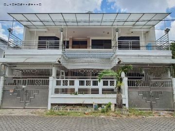 Rumah di Manyar Kertoadi, STRATEGIS