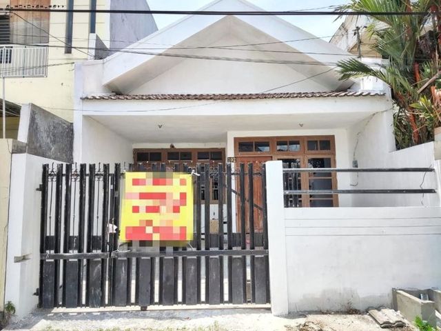 Rumah Lokasi Lebak Arum, Hadap Utara, Row jalan 2 mobil