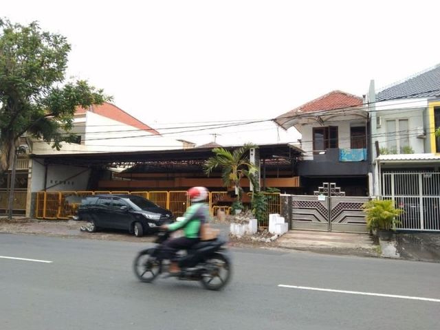 STRATEGIS!Rumah Usaha dekat Ubaya (Nol Jalan)