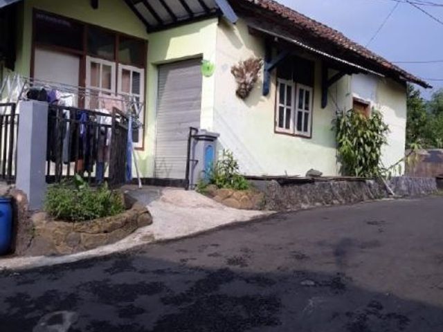 Rumah Pinggir Jalan Cocok Untuk Hunian Songgokerto Kota Batu