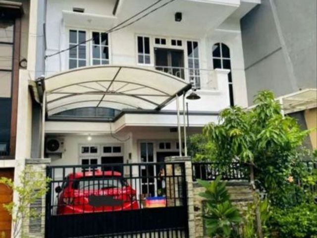 Rumah 2 Lantai Babatan Pantai