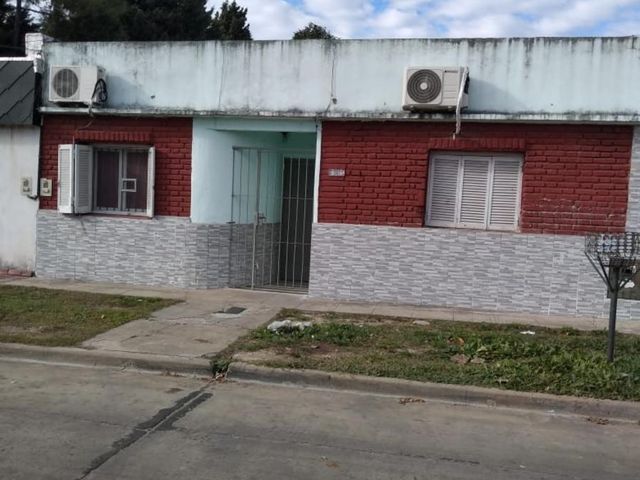 Venta Casa 4 Ambientes en Berazateui