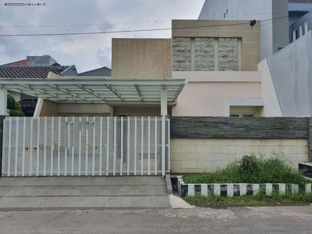 Rumah Dharmahusada Indah Timur, Strategis, Siap Huni, Minimalis